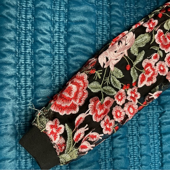 Dolce Cabo Floral Zipper Jacket Black Pink Red Embroidered Size-Medium-Large - Picture 9 of 9
